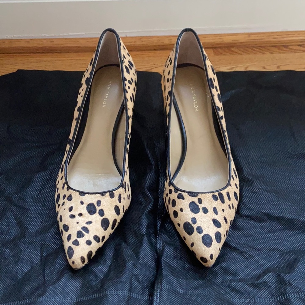 Ann Taylor animal print pointed toe - size 7